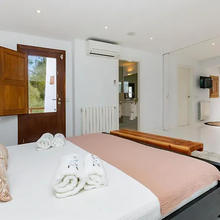 Near Ibiza Town Sleeps 11 To 13 Guests Can Furnet